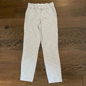 Lululemon Ankle-length Joggers with stretchy fabric | Size 2 (small/ xs)